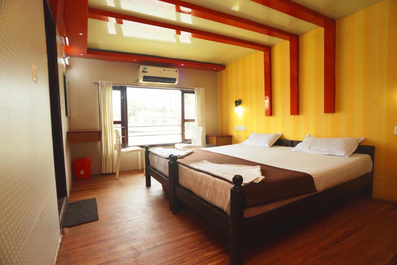 Harmony Houseboats Hotell Alappuzha Exteriör bild
