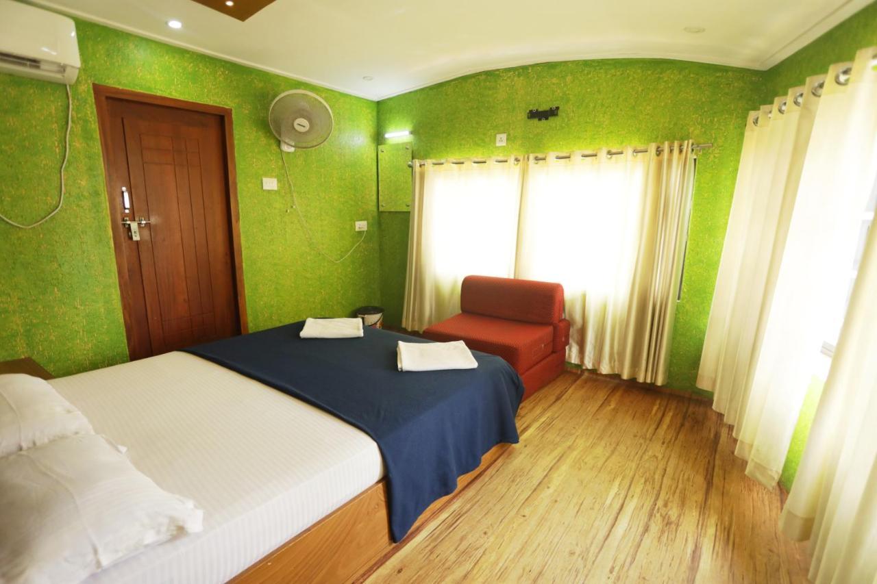 Harmony Houseboats Hotell Alappuzha Exteriör bild