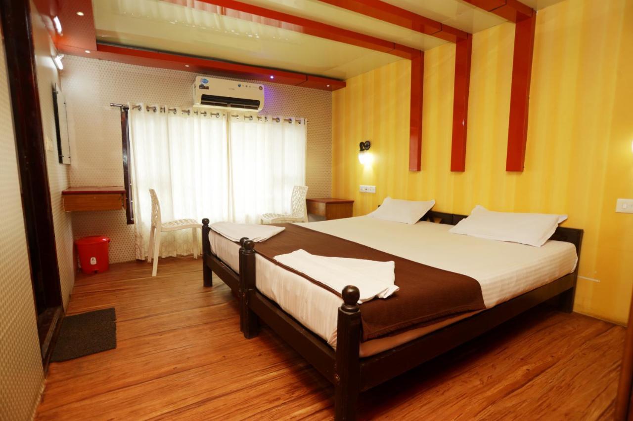 Harmony Houseboats Hotell Alappuzha Exteriör bild