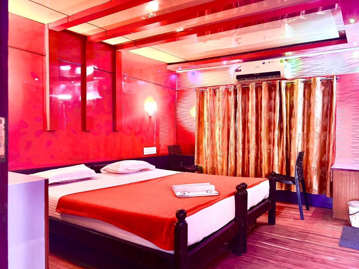 Harmony Houseboats Hotell Alappuzha Exteriör bild