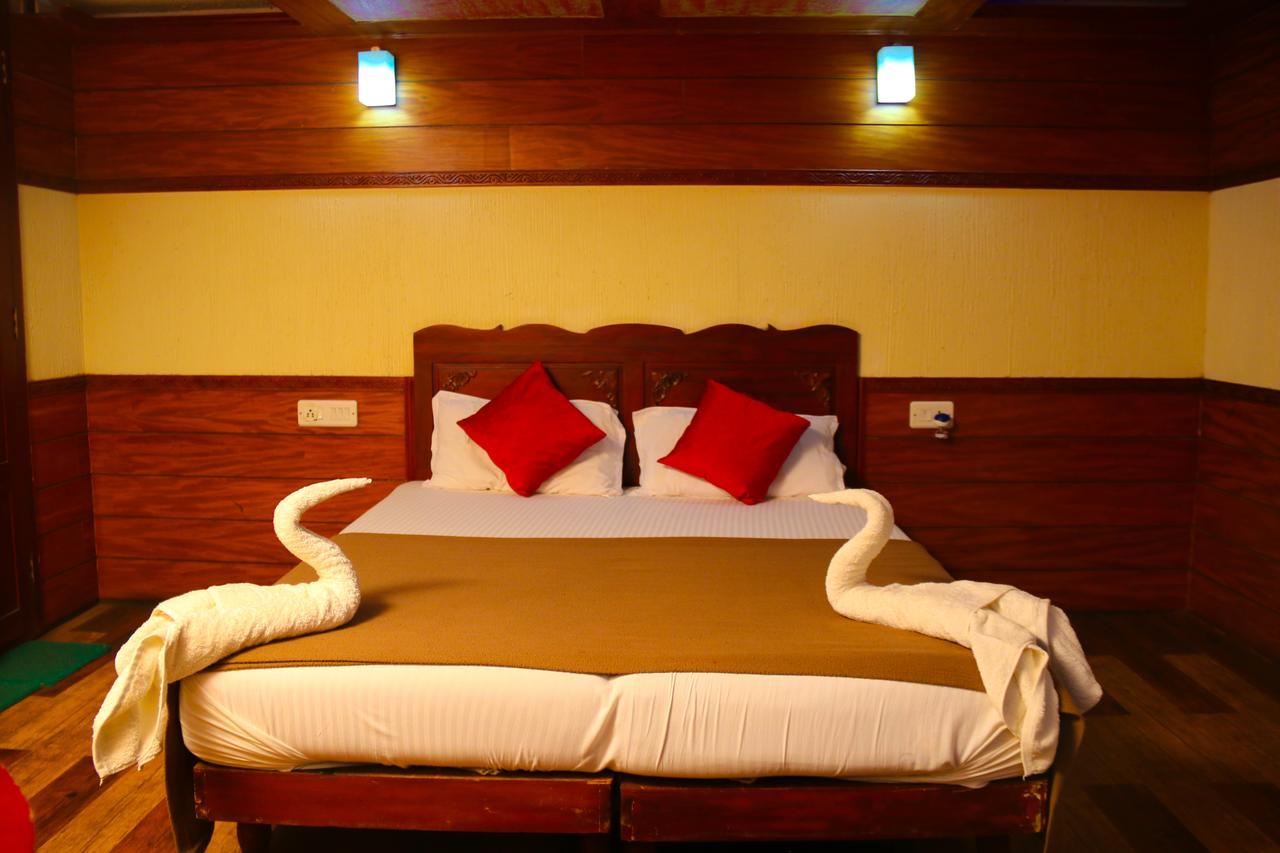 Harmony Houseboats Hotell Alappuzha Exteriör bild