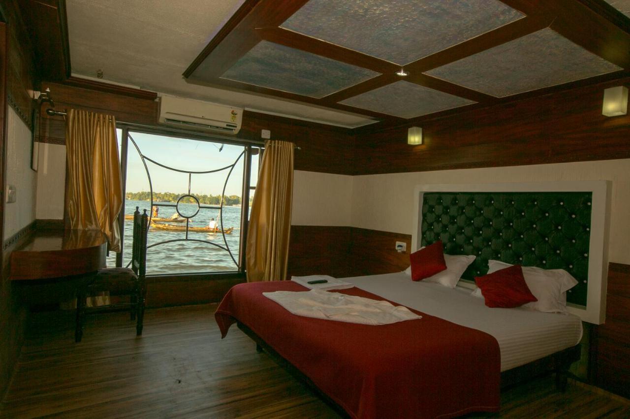 Harmony Houseboats Hotell Alappuzha Exteriör bild