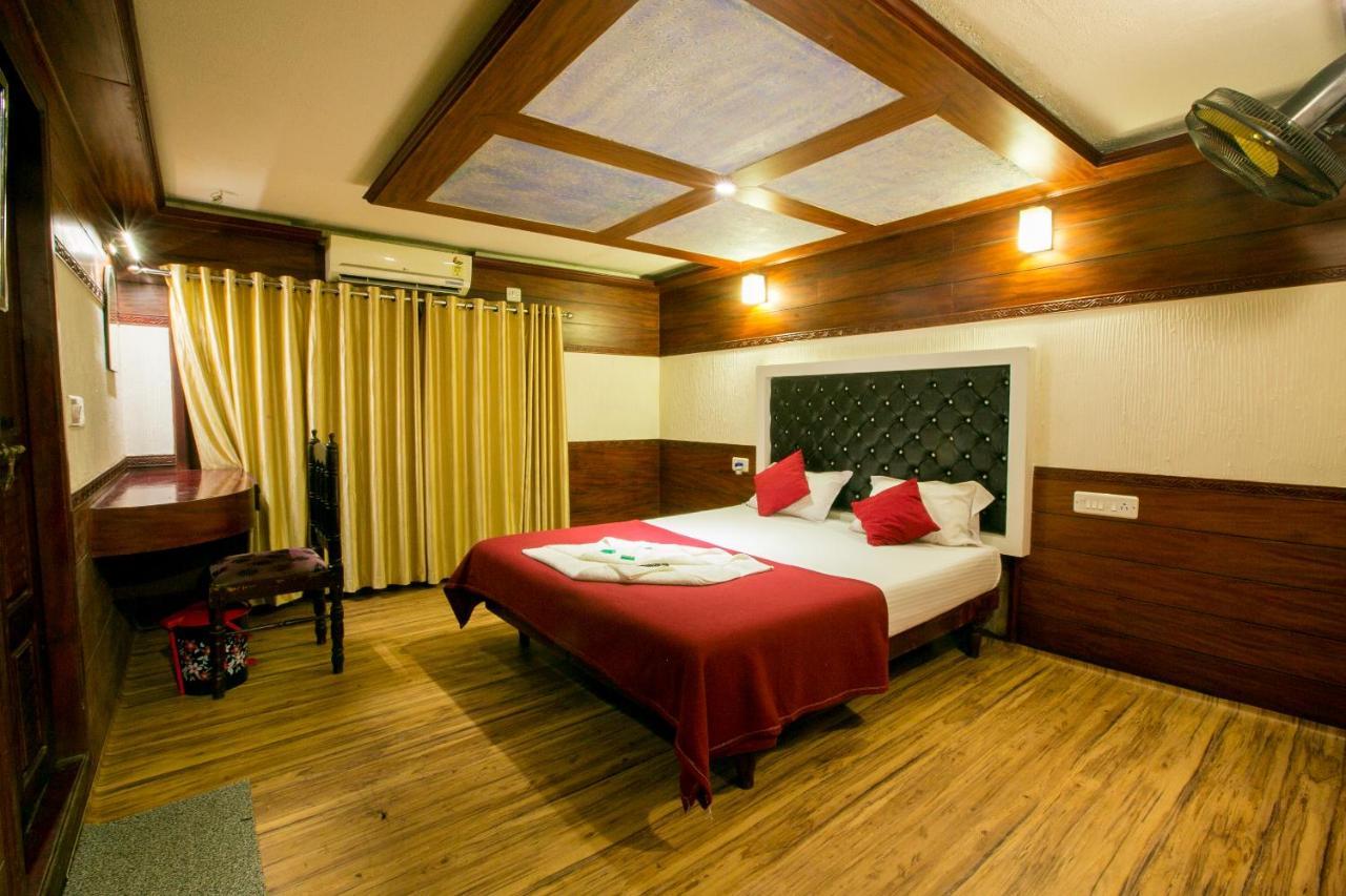 Harmony Houseboats Hotell Alappuzha Exteriör bild