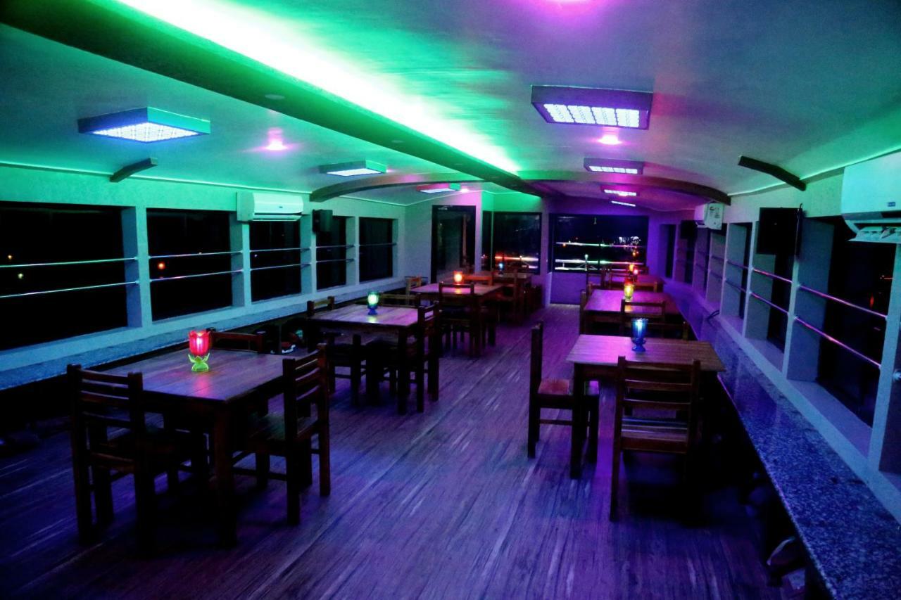 Harmony Houseboats Hotell Alappuzha Exteriör bild